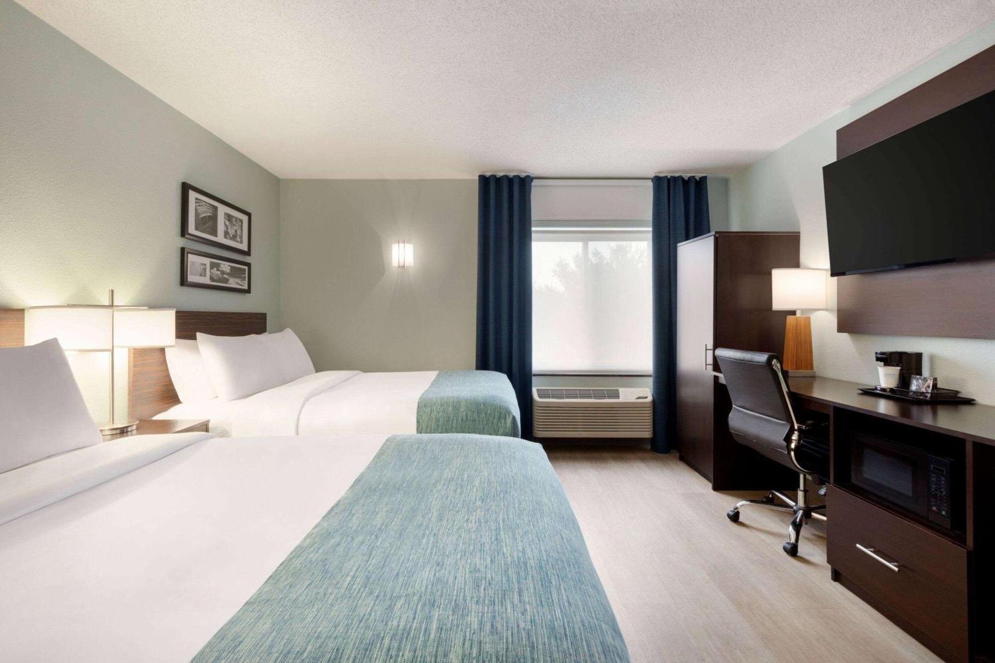 Wingate By Wyndham Hotel